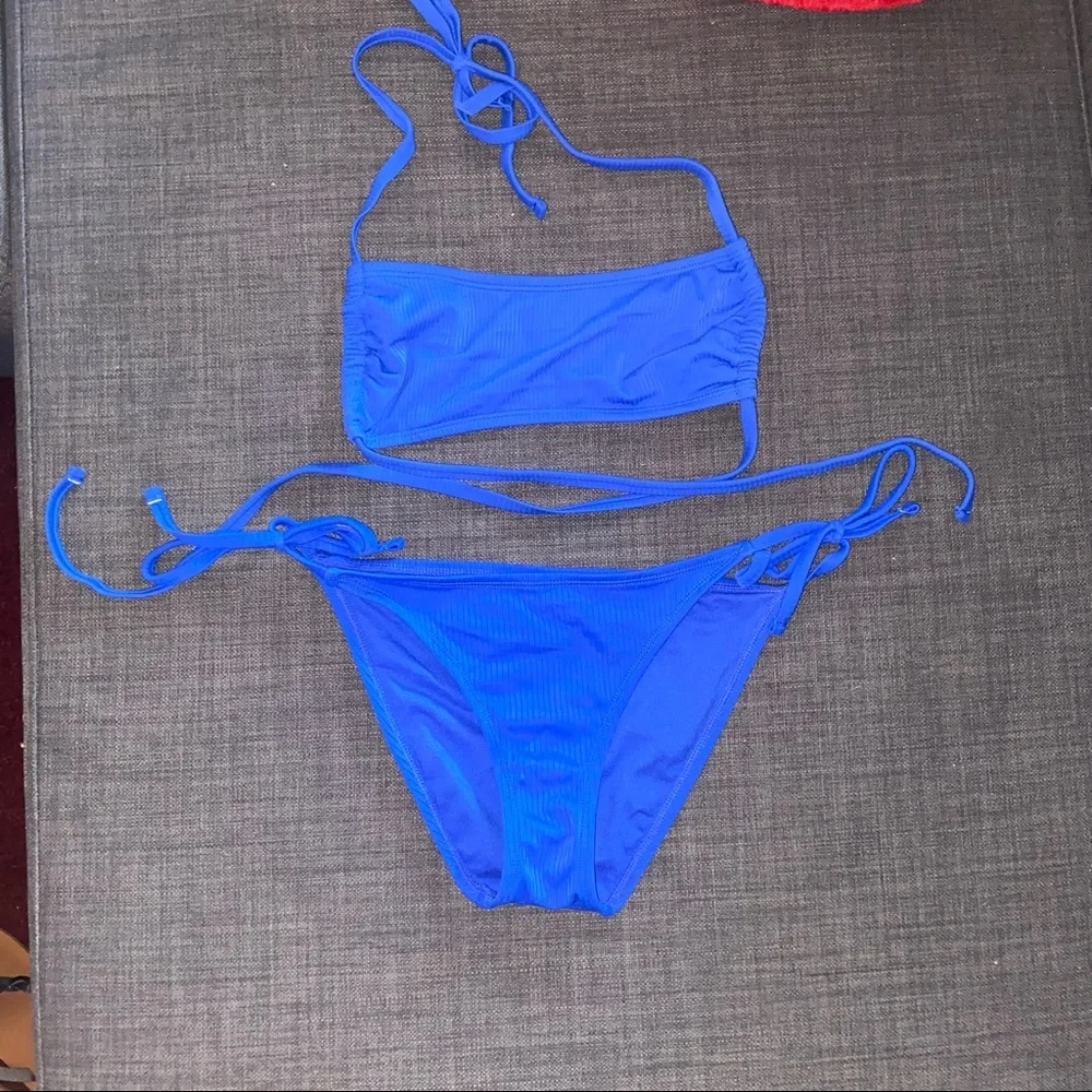 Blue bikini - Picture 6 of 8